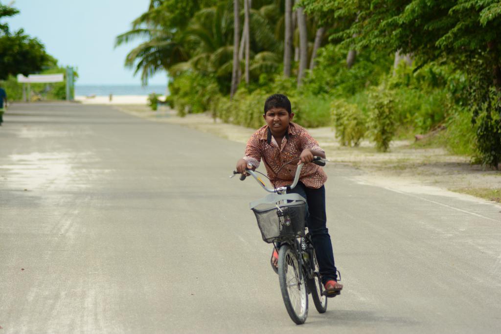 Lvis Blancura Dharavandhoo